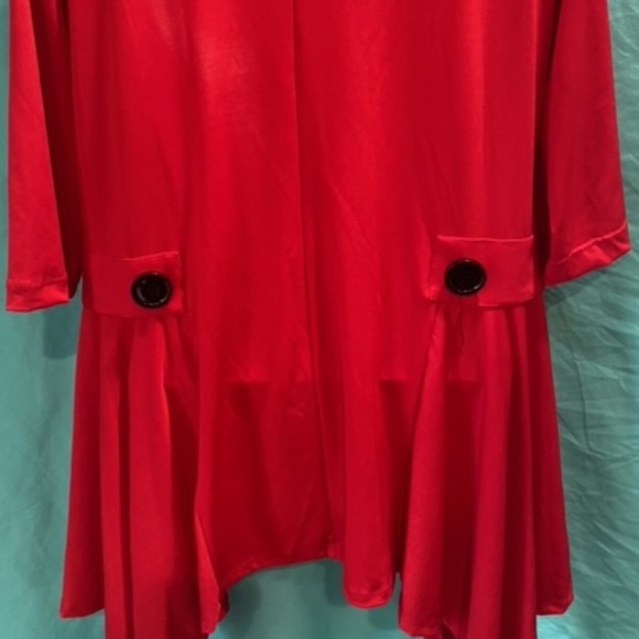 The Pyramid Collection Red Tunis Top - Picture 4 of 13